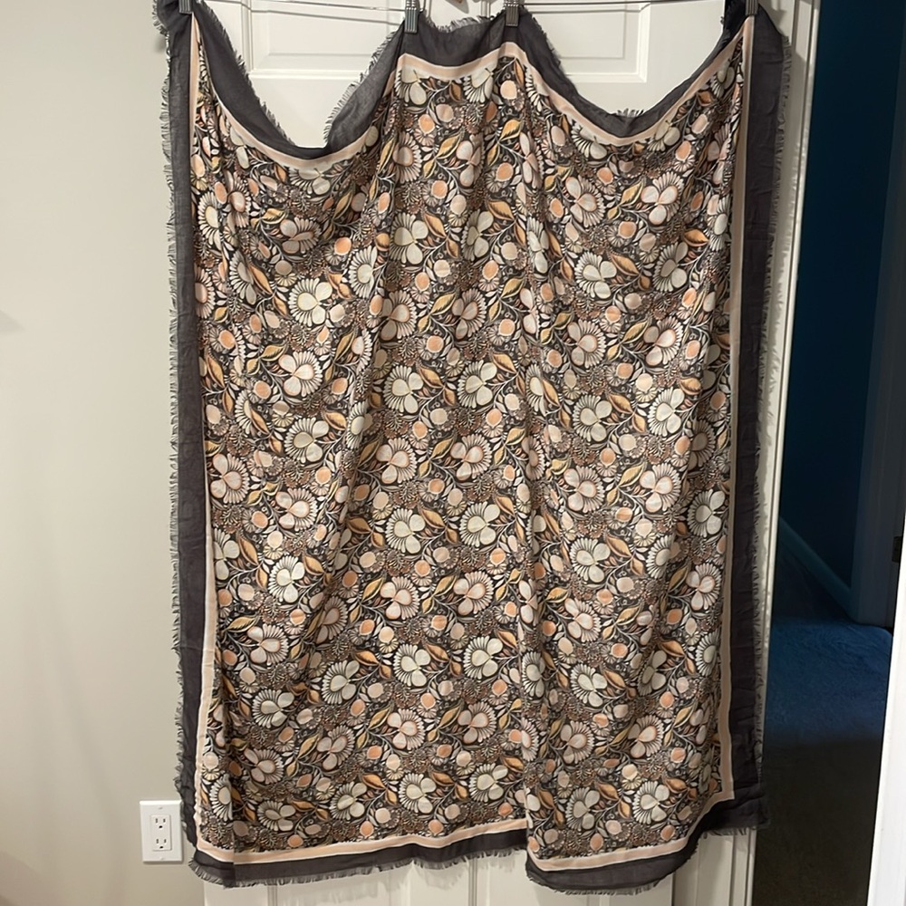 Patterned Scarf - Picture 4 of 4